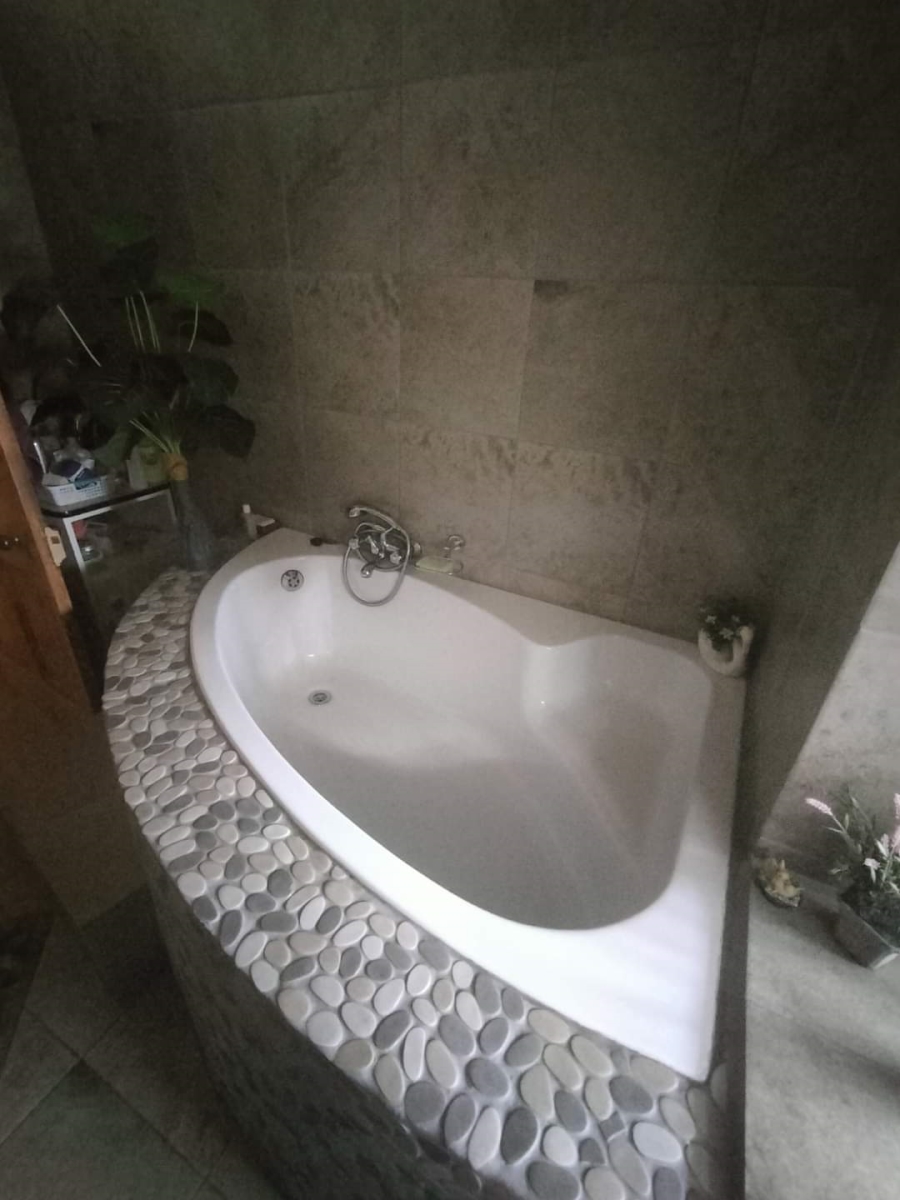 4 Bedroom Property for Sale in Frankfort Free State